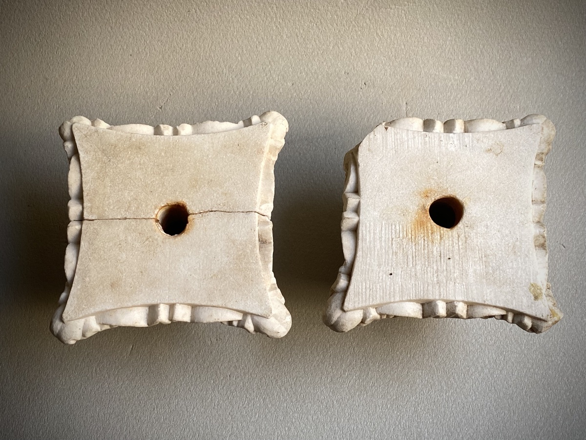 Pair Of Corinthian Capitals In Marble, Modeled After Ancient Examples, With A Base -photo-4