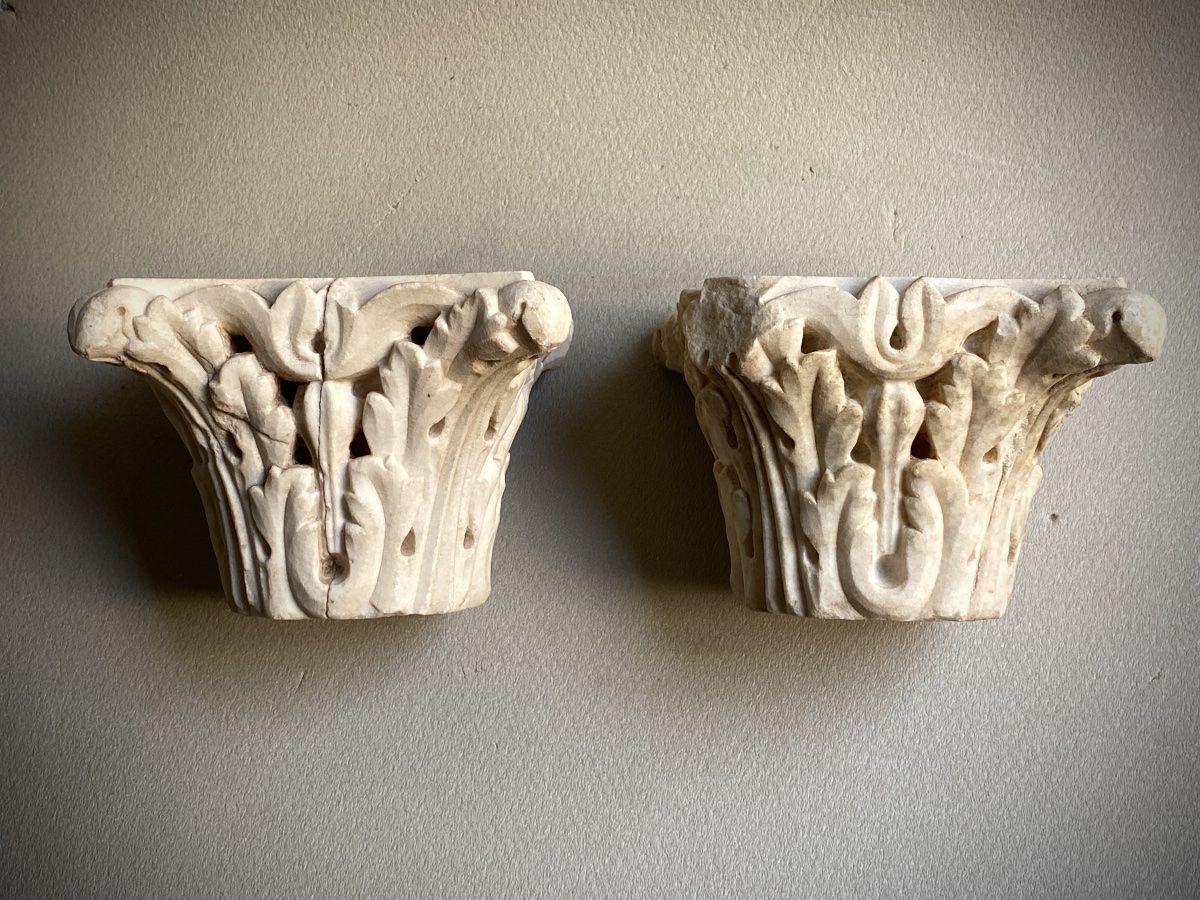 Pair Of Corinthian Capitals In Marble, Modeled After Ancient Examples, With A Base -photo-6