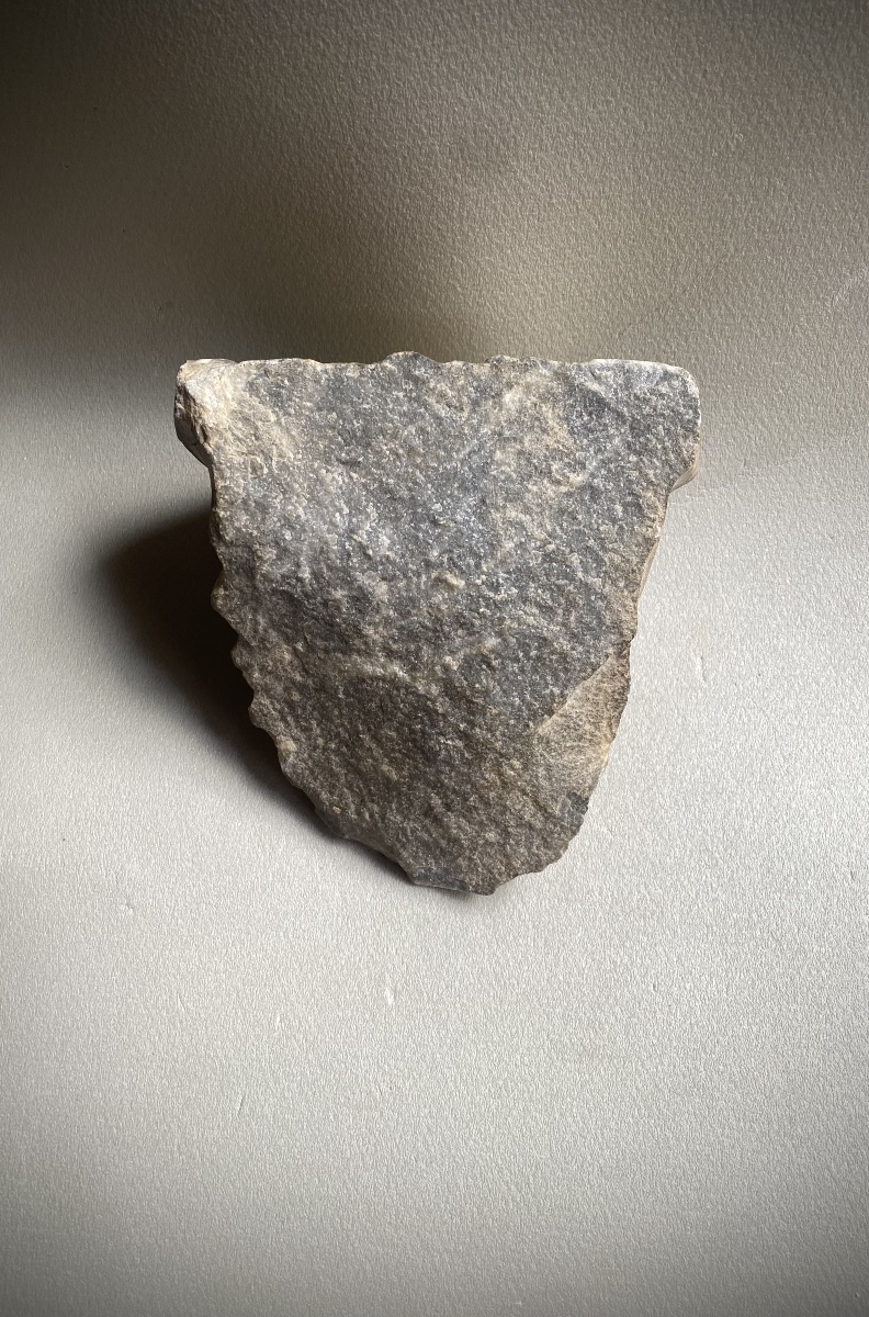Fragment de base de fût de colonne torsadée, Marbre gris romain antique-photo-1