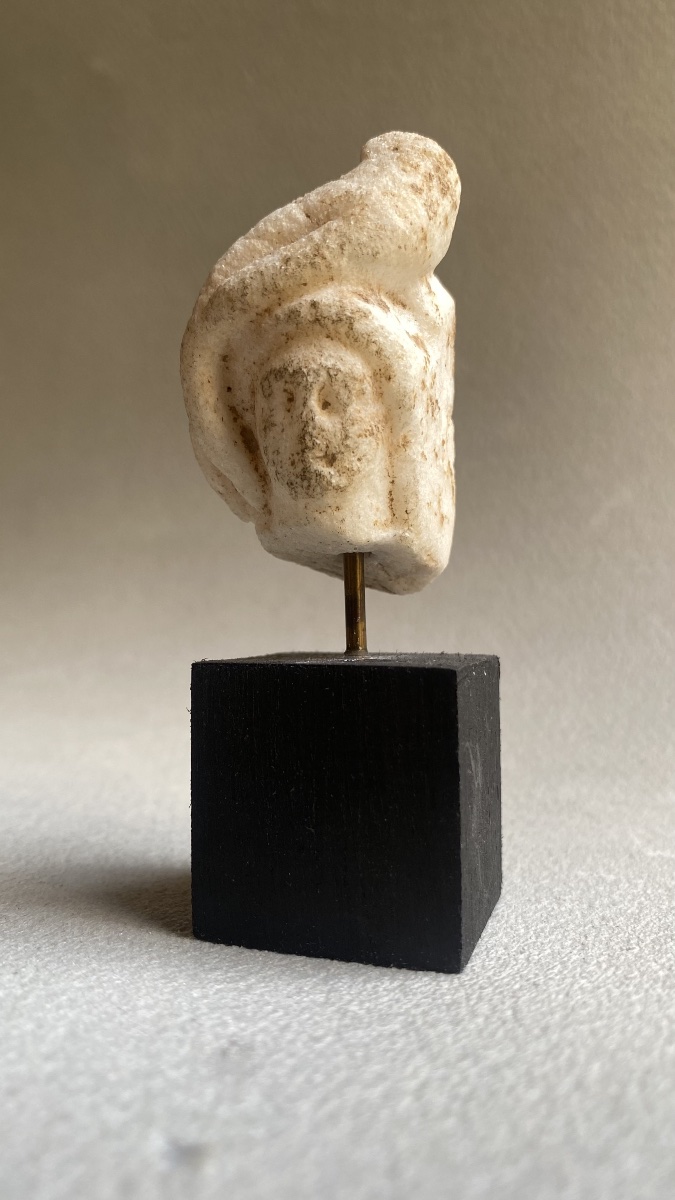 Fragment Of A Statuette Depicting A Hand Resting On A Hermaic Head, Made Of Ancient Marble; Greco-roman Art -photo-3
