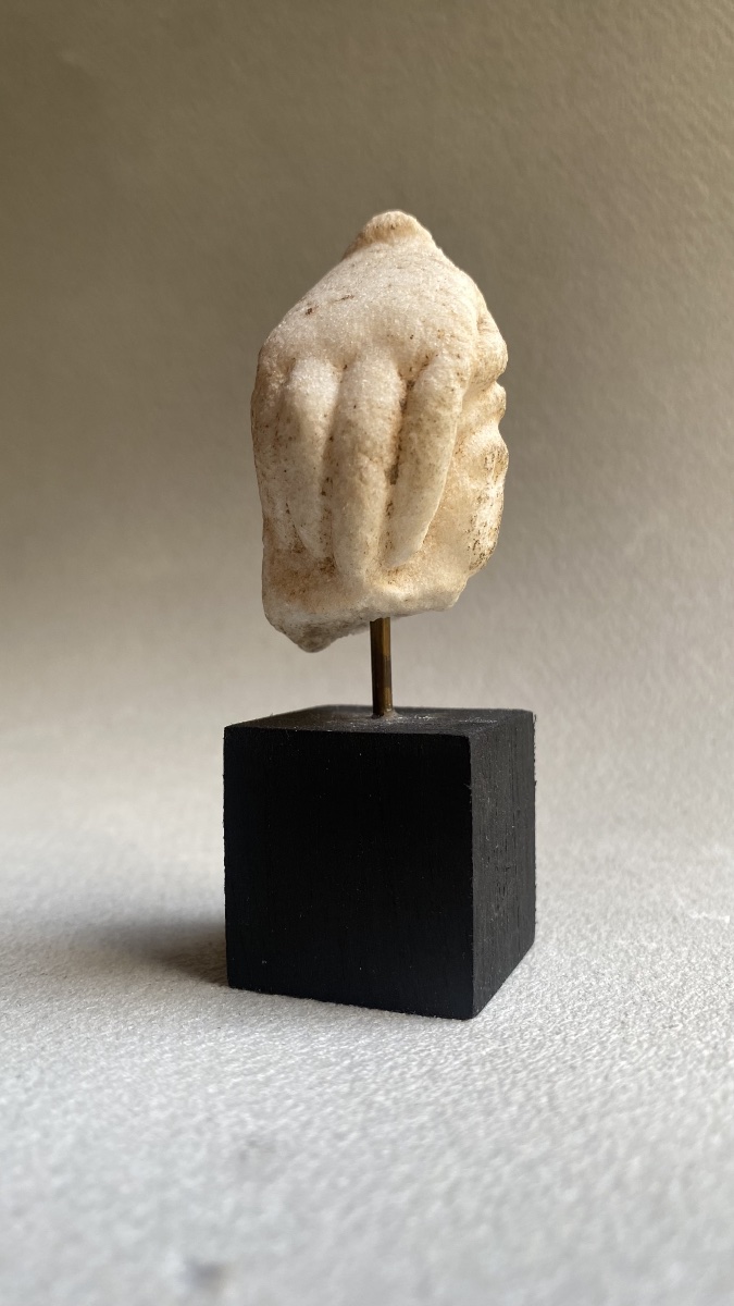 Fragment Of A Statuette Depicting A Hand Resting On A Hermaic Head, Made Of Ancient Marble; Greco-roman Art -photo-4