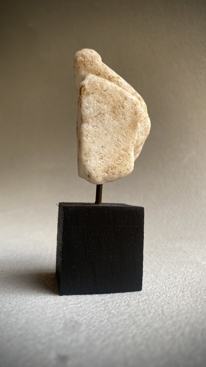 Fragment Of A Statuette Depicting A Hand Resting On A Hermaic Head, Made Of Ancient Marble; Greco-roman Art -photo-1