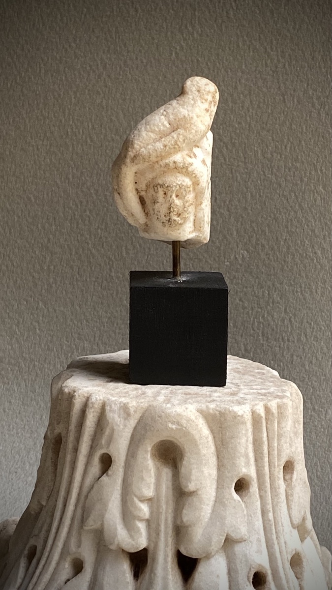 Fragment Of A Statuette Depicting A Hand Resting On A Hermaic Head, Made Of Ancient Marble; Greco-roman Art -photo-3