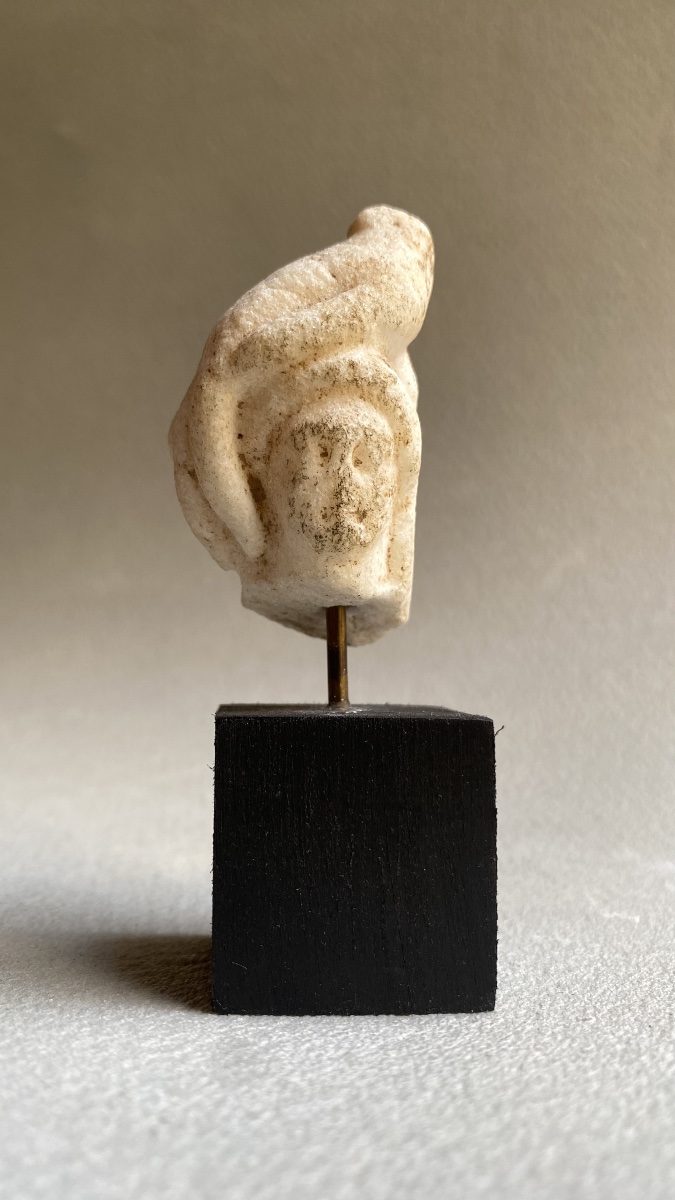 Fragment Of A Statuette Depicting A Hand Resting On A Hermaic Head, Made Of Ancient Marble; Greco-roman Art 