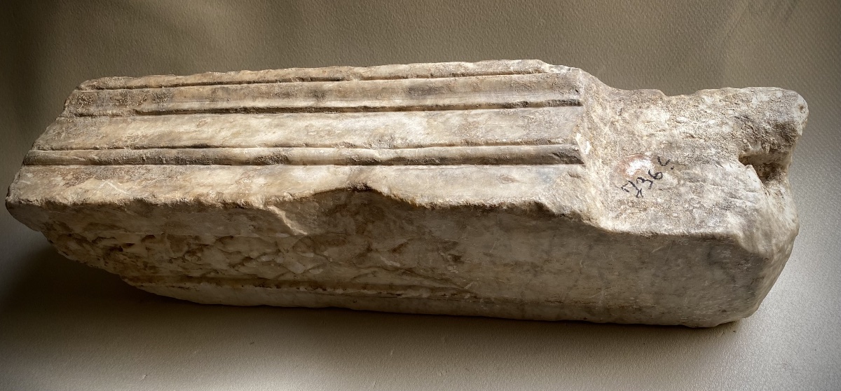 Grand fragment d’architrave  antique en marbre sculpté en frise Art romain IIe s-photo-4
