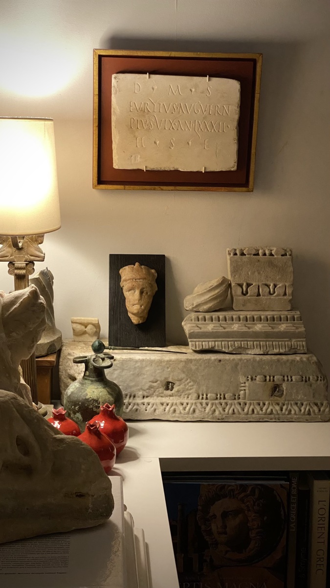 Grand fragment d’architrave  antique en marbre sculpté en frise Art romain IIe s-photo-7