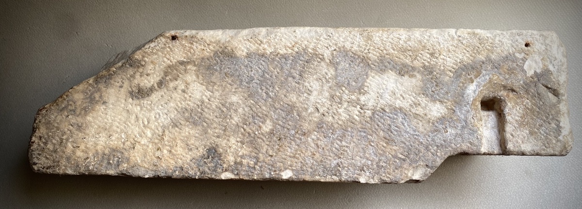 Grand fragment d’architrave  antique en marbre sculpté en frise Art romain IIe s-photo-1
