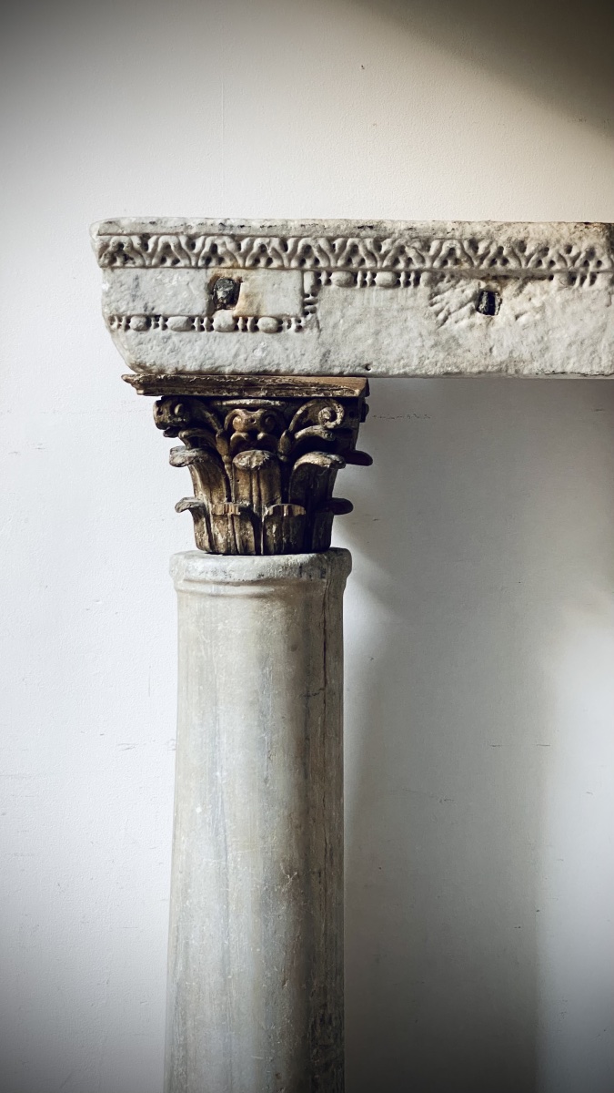 Grand fragment d’architrave  antique en marbre sculpté en frise Art romain IIe s-photo-3