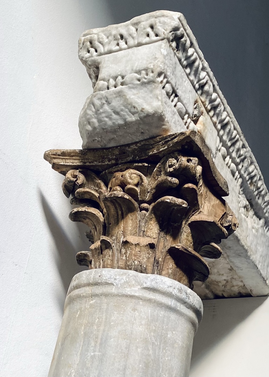Grand fragment d’architrave  antique en marbre sculpté en frise Art romain IIe s-photo-5