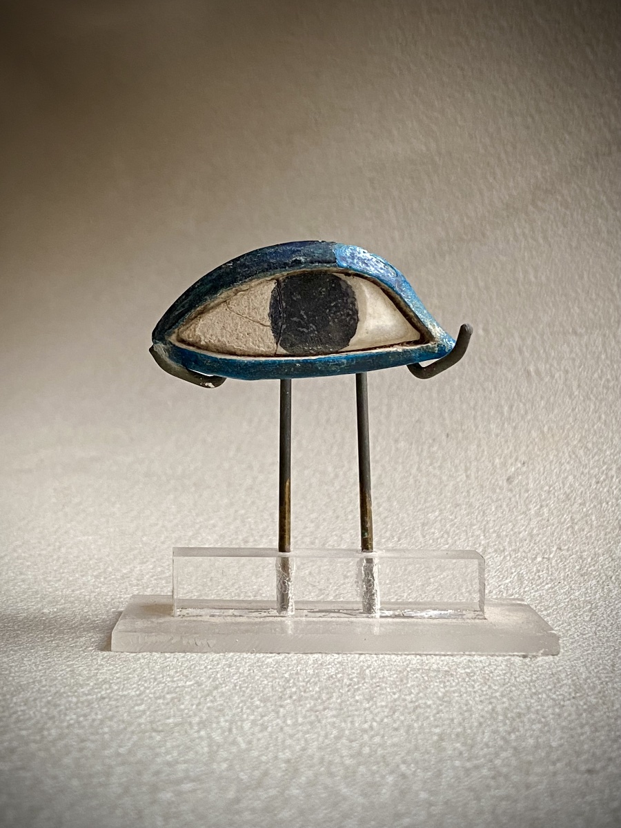 ŒIL D’INCRUSTATION DE MASQUE DE SARCOPHAGE ÉGYPTIEN, CÉRAMIQUE ET PIERRE, ÉGYPTE ANTIQUE