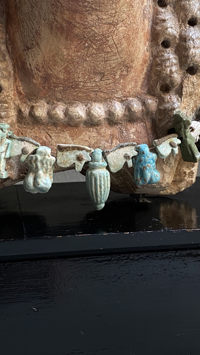 Collier de 19 amulettes égyptiennes antique : cœur , phallus ,  œil oudjat , dieu bès-photo-4
