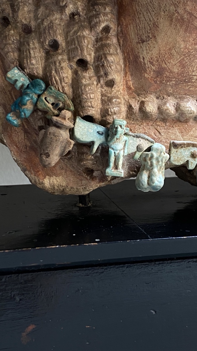 Collier de 19 amulettes égyptiennes antique : cœur , phallus ,  œil oudjat , dieu bès-photo-2