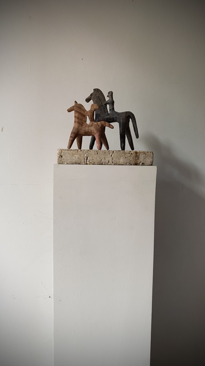 DEUX CHEVAUX ET  CAVALIERS, FIGURINES en TERRE CUITE, BÉOTIE, GRÈCE ARCHAÏQUE,  VIe SIÈCLE AV.-photo-3