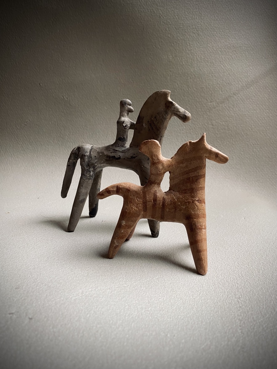 DEUX CHEVAUX ET  CAVALIERS, FIGURINES en TERRE CUITE, BÉOTIE, GRÈCE ARCHAÏQUE,  VIe SIÈCLE AV.-photo-6