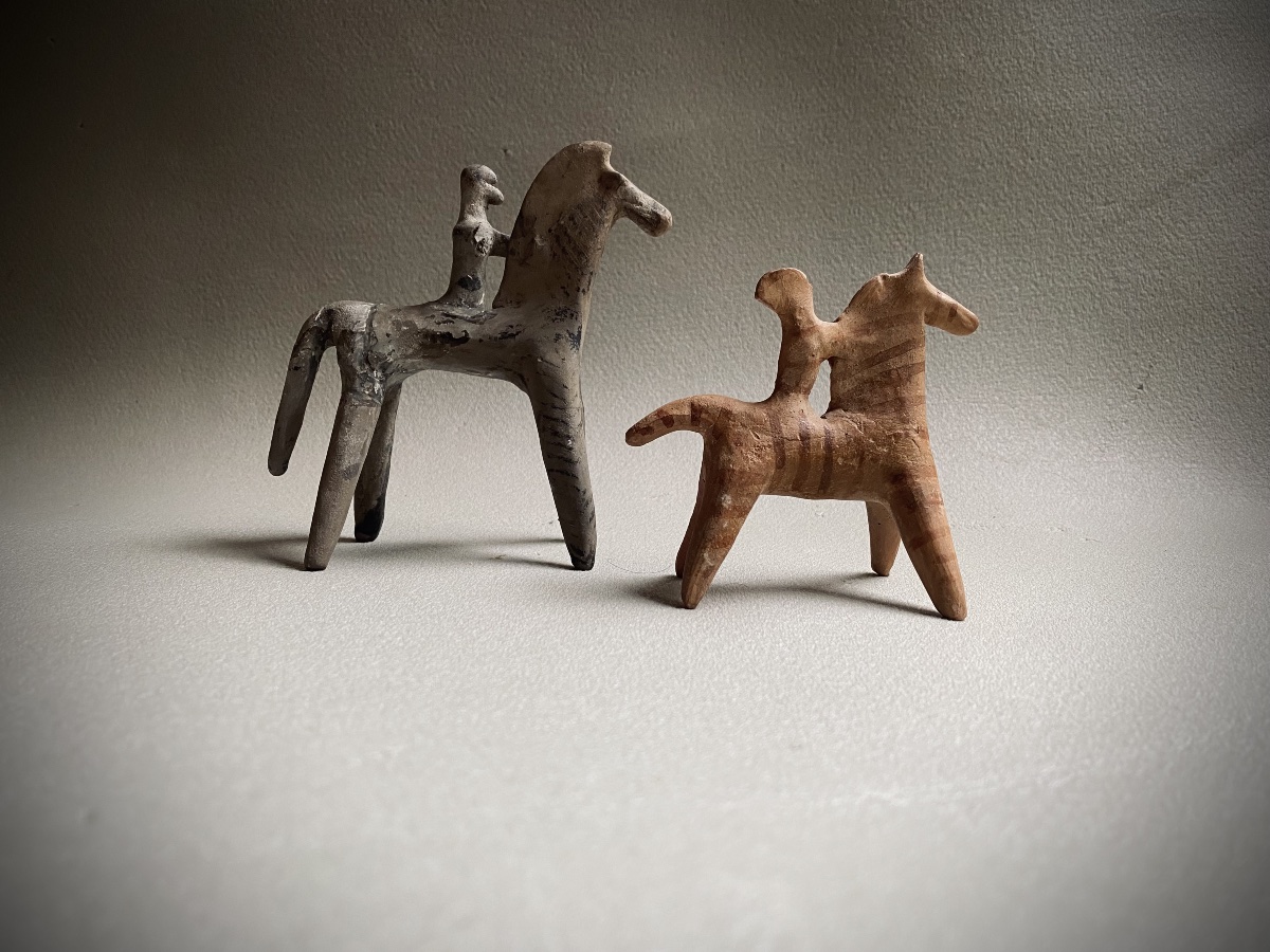 DEUX CHEVAUX ET  CAVALIERS, FIGURINES en TERRE CUITE, BÉOTIE, GRÈCE ARCHAÏQUE,  VIe SIÈCLE AV.-photo-7