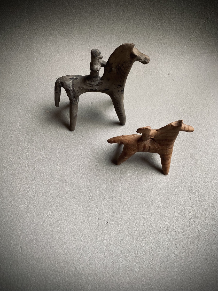 DEUX CHEVAUX ET  CAVALIERS, FIGURINES en TERRE CUITE, BÉOTIE, GRÈCE ARCHAÏQUE,  VIe SIÈCLE AV.-photo-8