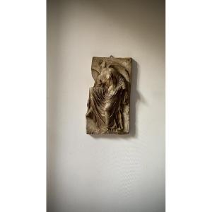 Nikè détachant sa sandale Bas-relief en plâtre patiné D'après le marbre Grec antique grand tour