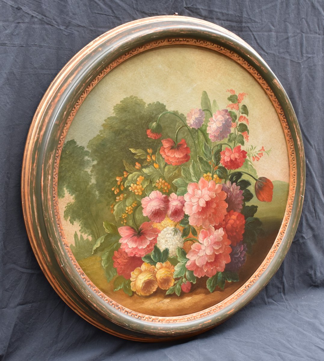 École italienne circa 1900 . Composition florale. Fleurs dans un paysage (Tondo)-photo-4