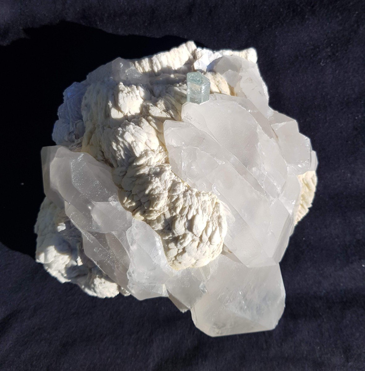 Aquamarine On Quartz - Crystal 2,5 Cms -photo-1
