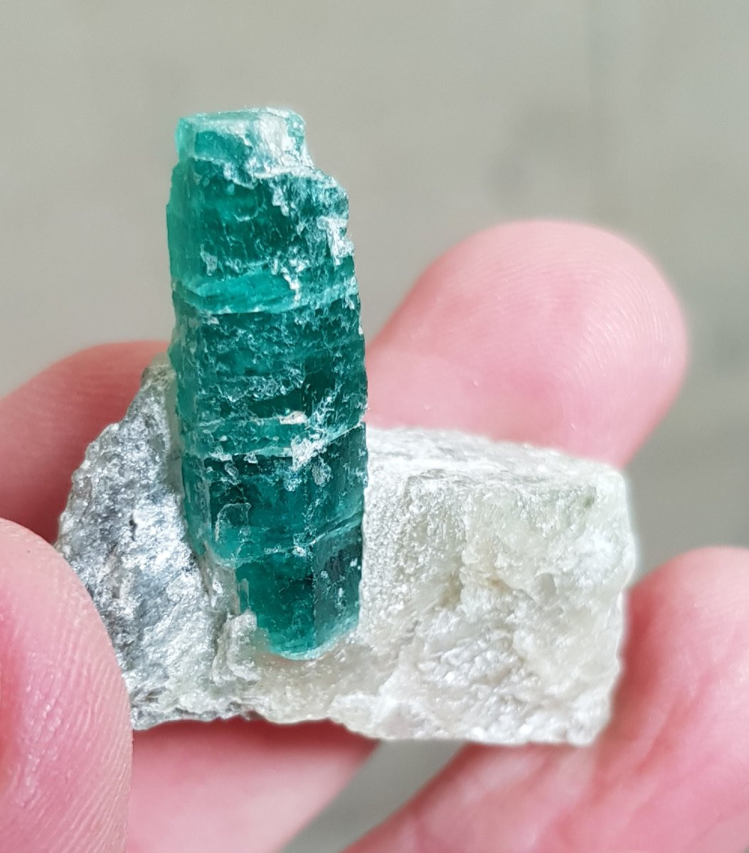 EMERAUDE - Cristal 2,6 cms sur gangue - Pakistan-photo-3
