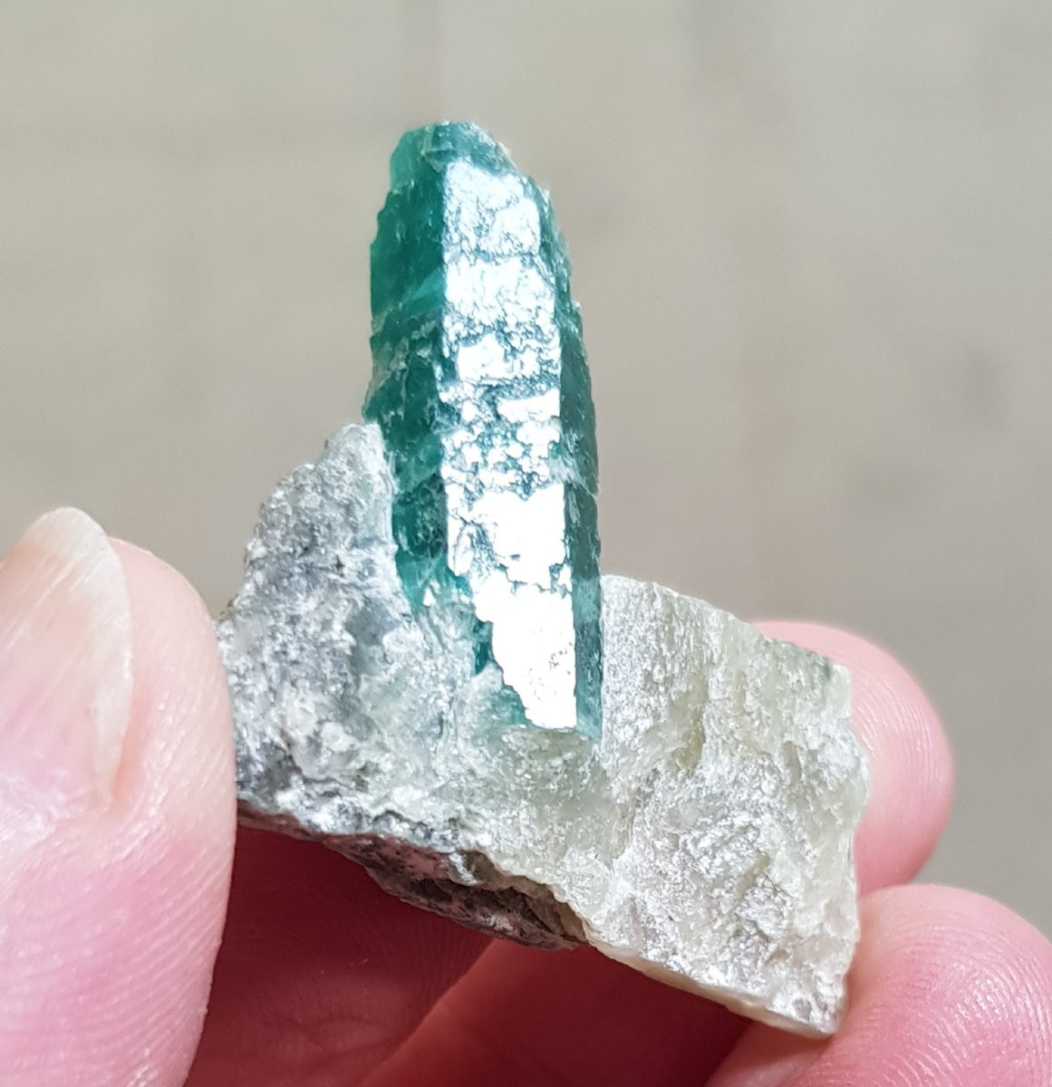 EMERAUDE - Cristal 2,6 cms sur gangue - Pakistan-photo-4