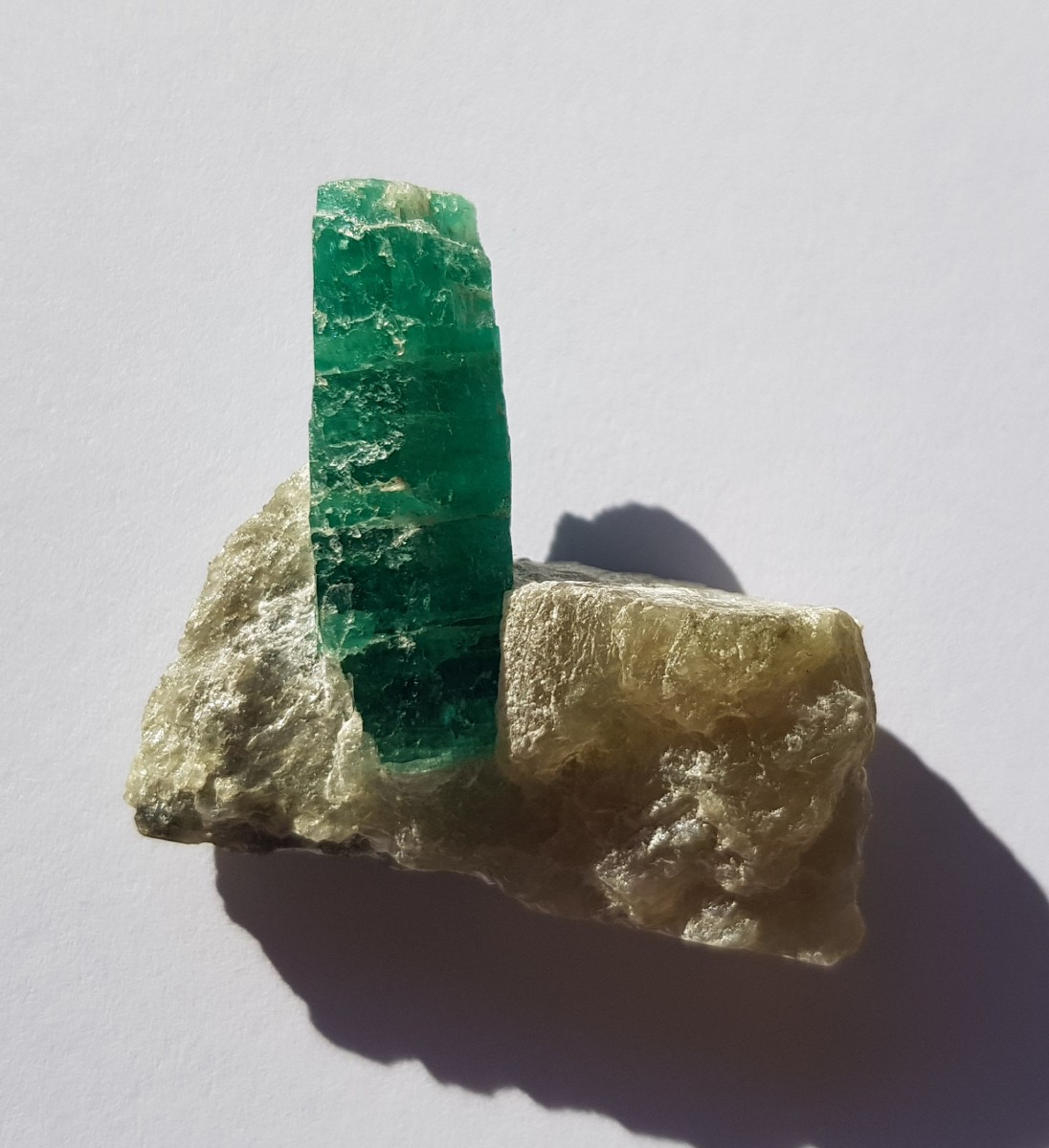 EMERAUDE - Cristal 2,6 cms sur gangue - Pakistan