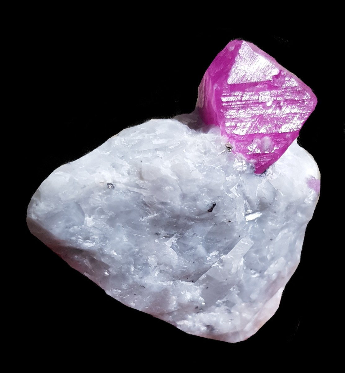 RUBIS naturel sur marbre - Cristal 1,5 cm - Afghanistan