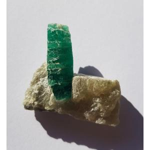 EMERAUDE - Cristal 2,6 cms sur gangue - Pakistan