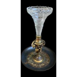 Centre de table en bronze et cristal de baccarat.