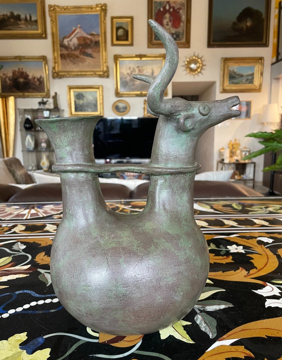 Vase Zoomorphe Terre Cuite Patine Bronze Représentant Une Antilope 