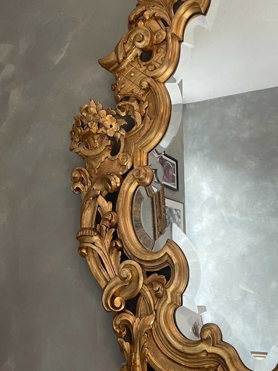 Grand Miroir Italien En Bois Sculpté, Ajouré Et Doré à La Feuille d'Or Du 18ème Siècle-photo-4