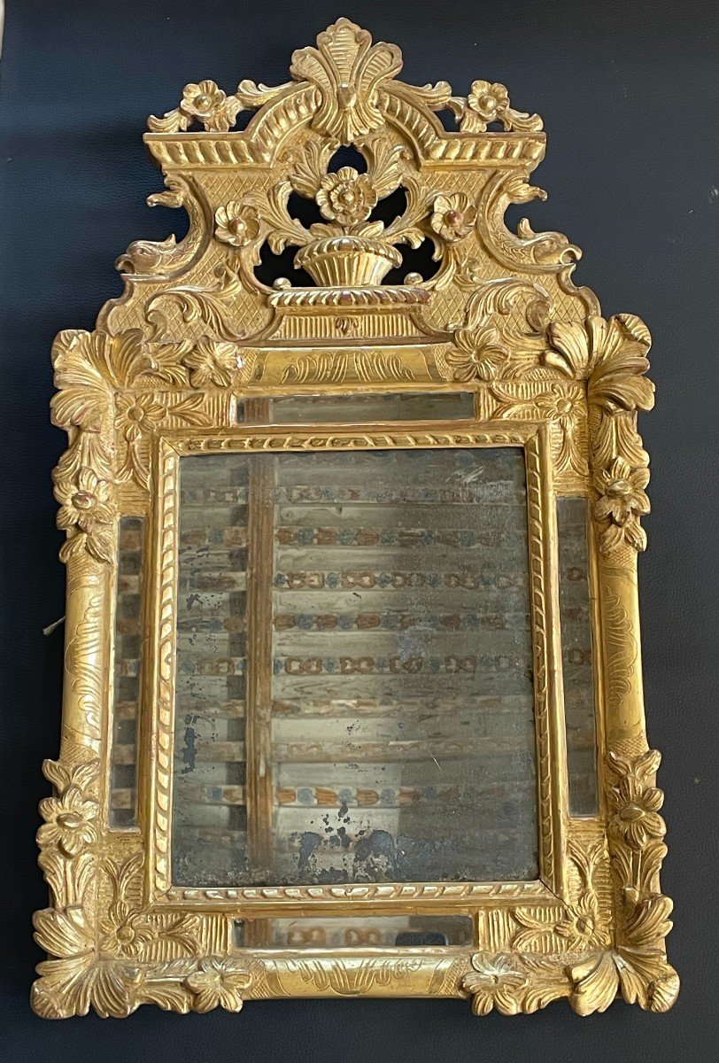 Miroir d'époque Régence En Bois Sculpté Et Doré à La Feuille d'Or