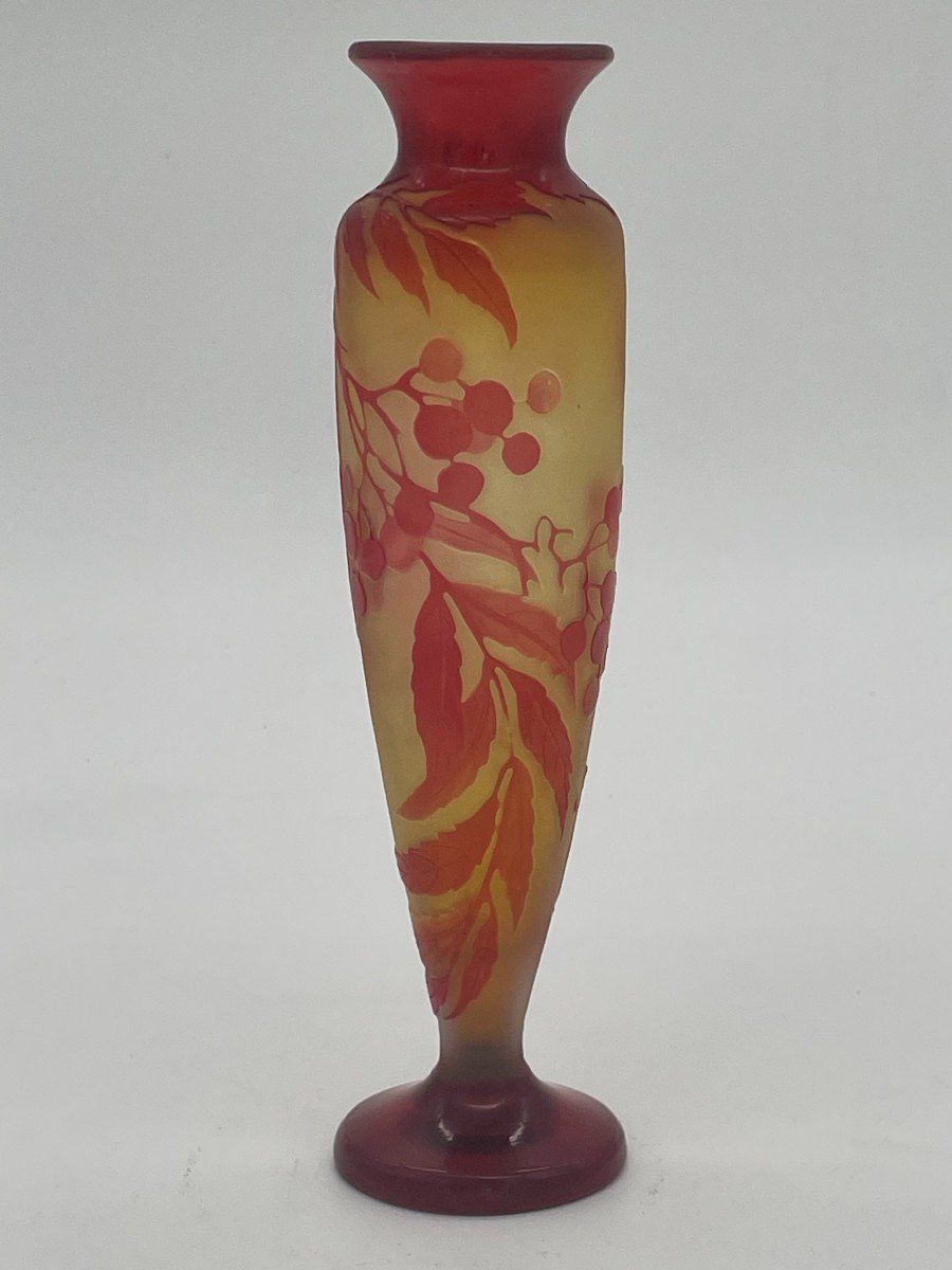 Vase Emile Gallé d'époque Art Nouveau Rouge Et Jaune à Décor Fleural Dégagé à l'Acide 