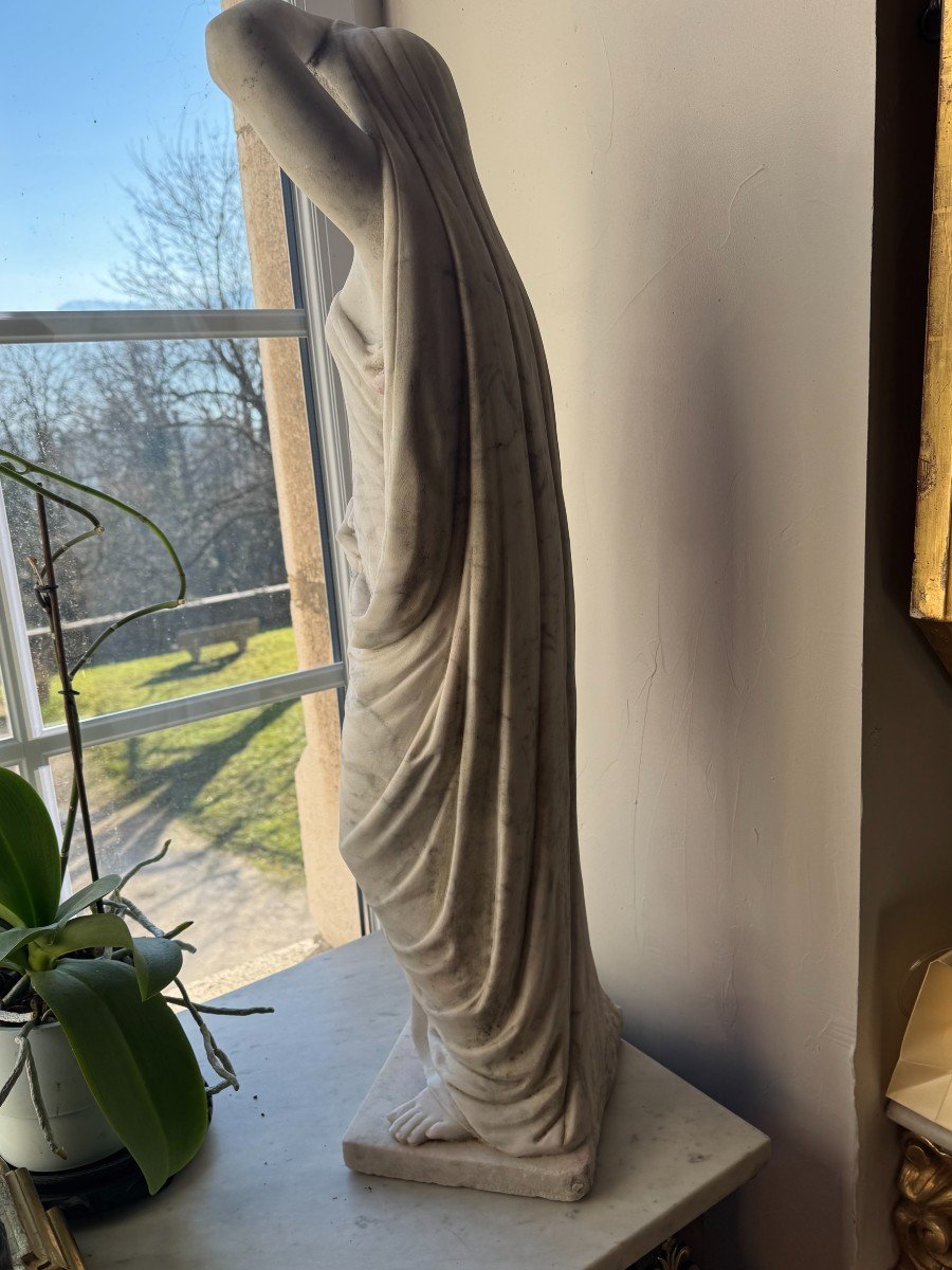 Important Sculpture In White Marble Representing A Woman Dressed In Antique Style -photo-5
