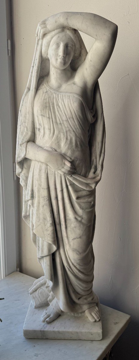 Important Sculpture In White Marble Representing A Woman Dressed In Antique Style 