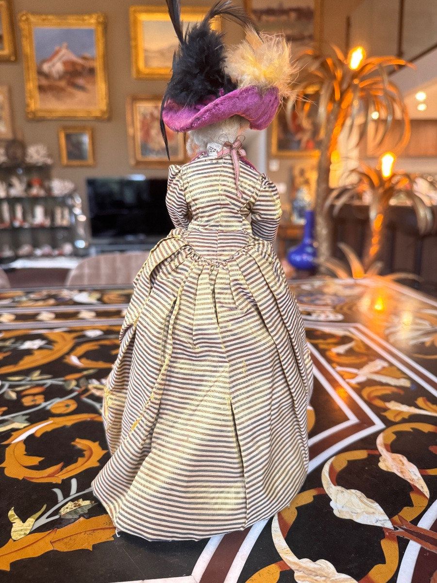 Poupée de salon en porcelaine – France, fin XIXᵉ siècle, dans le goût du XVIIIᵉ  -photo-1