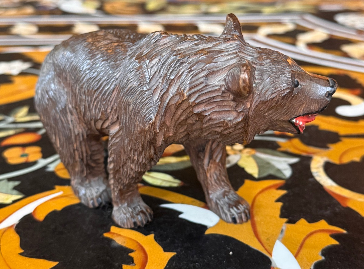 Ours en bois sculpté et polychrome – Travail de la Forêt-Noire, fin XIXᵉ siècle  -photo-3