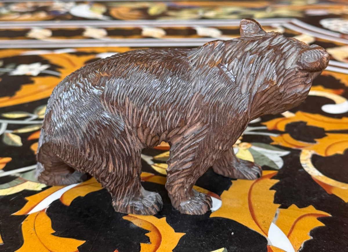 Ours en bois sculpté et polychrome – Travail de la Forêt-Noire, fin XIXᵉ siècle  -photo-4