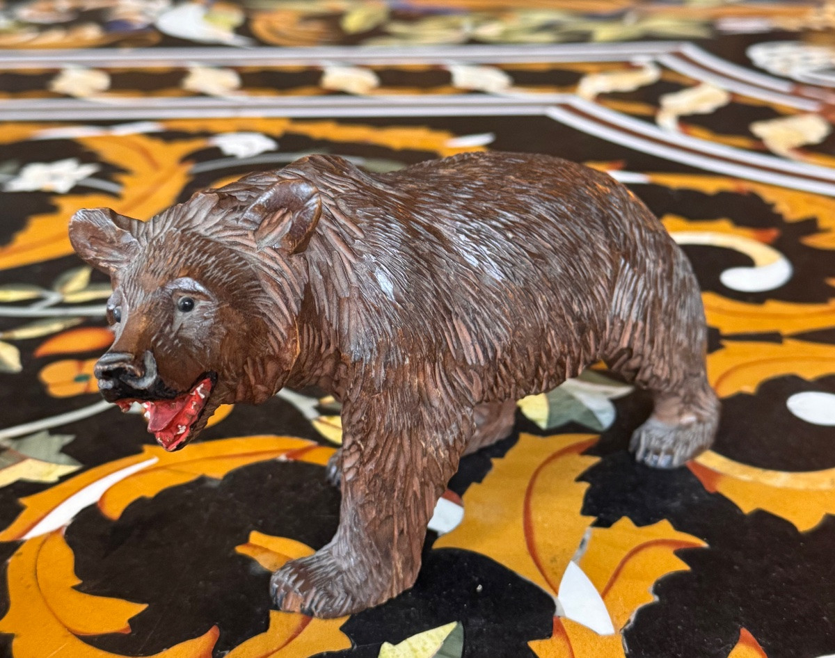 Ours en bois sculpté et polychrome – Travail de la Forêt-Noire, fin XIXᵉ siècle  -photo-2