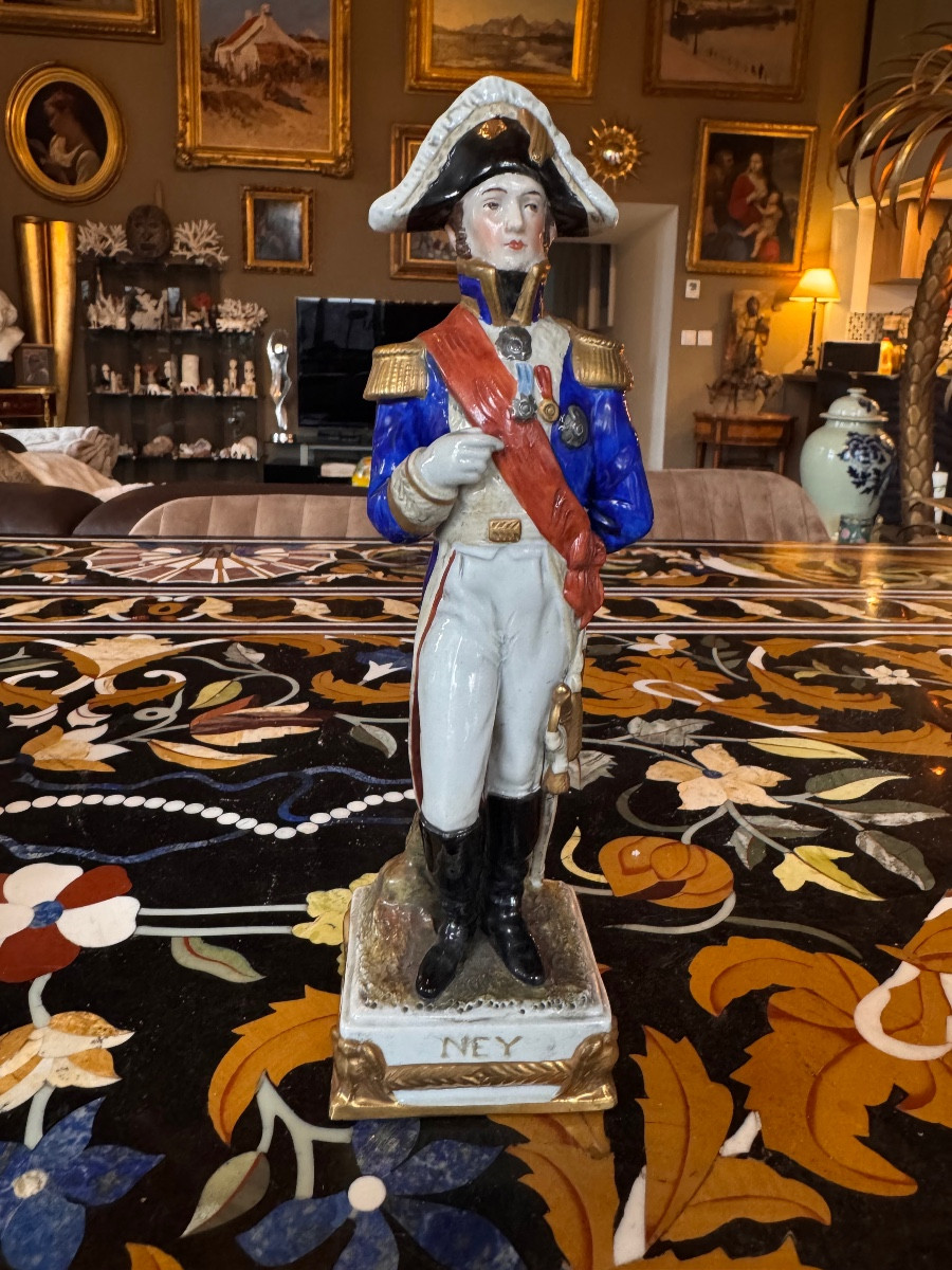 Figurine en porcelaine – Maréchal Michel Ney (“Le Brave des Braves”) – Manufacture Bourdois