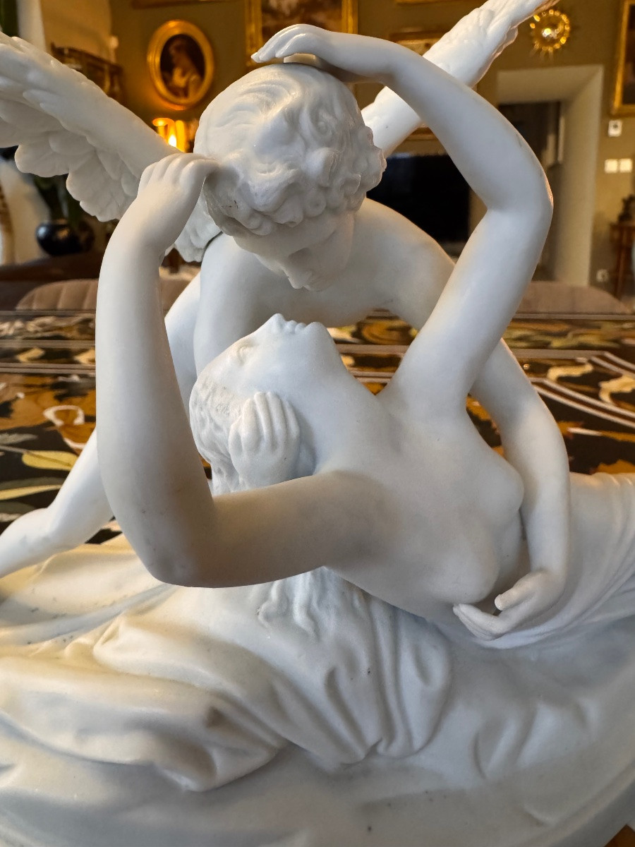 • Biscuit en porcelaine à décor mythologique – Amour et Psyché • Époque : fin XIXe – début XXe -photo-3