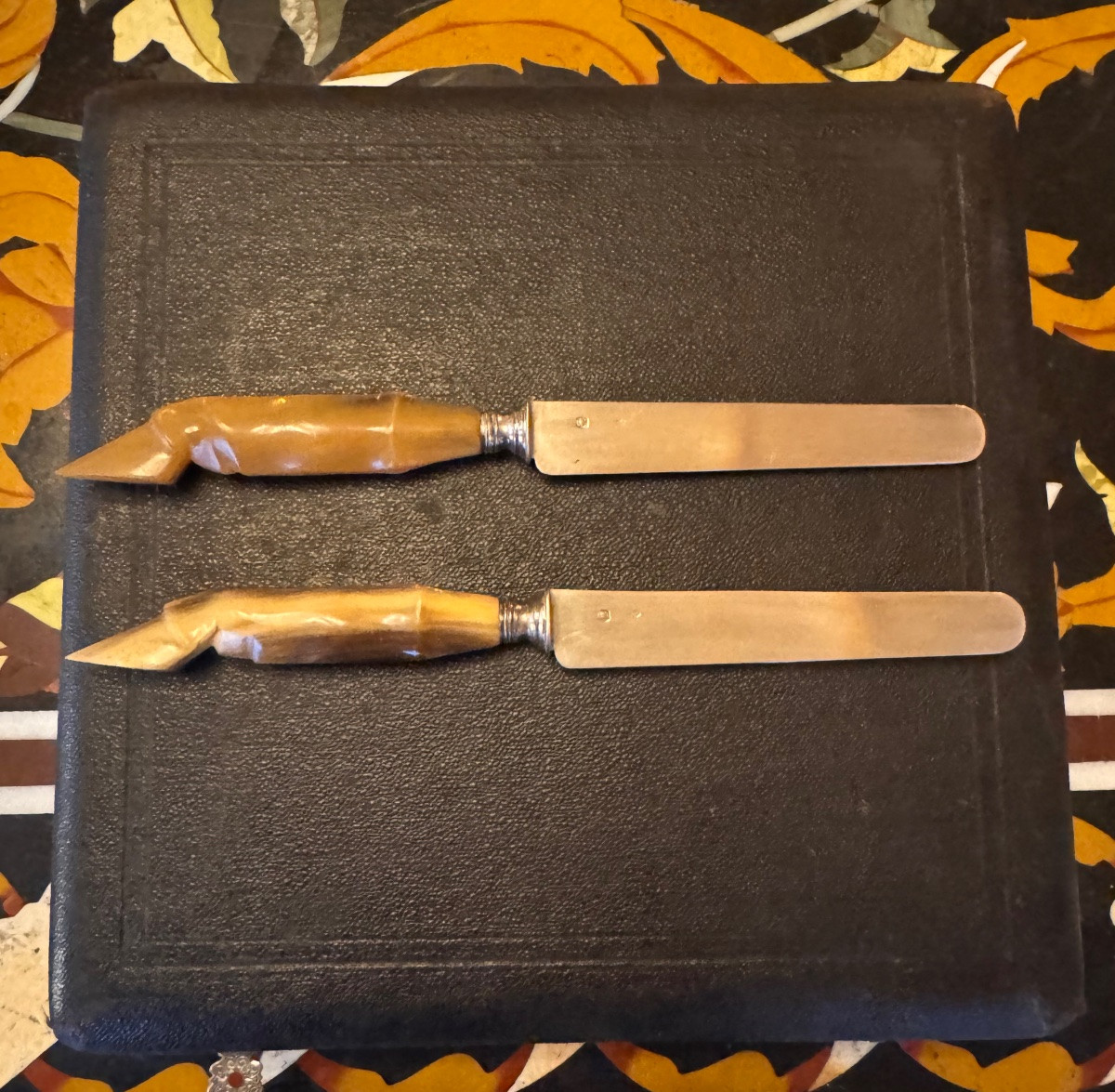 Set Of 12 Silver And Horn Dessert Knives – Maison Lépine, Lyon -photo-2