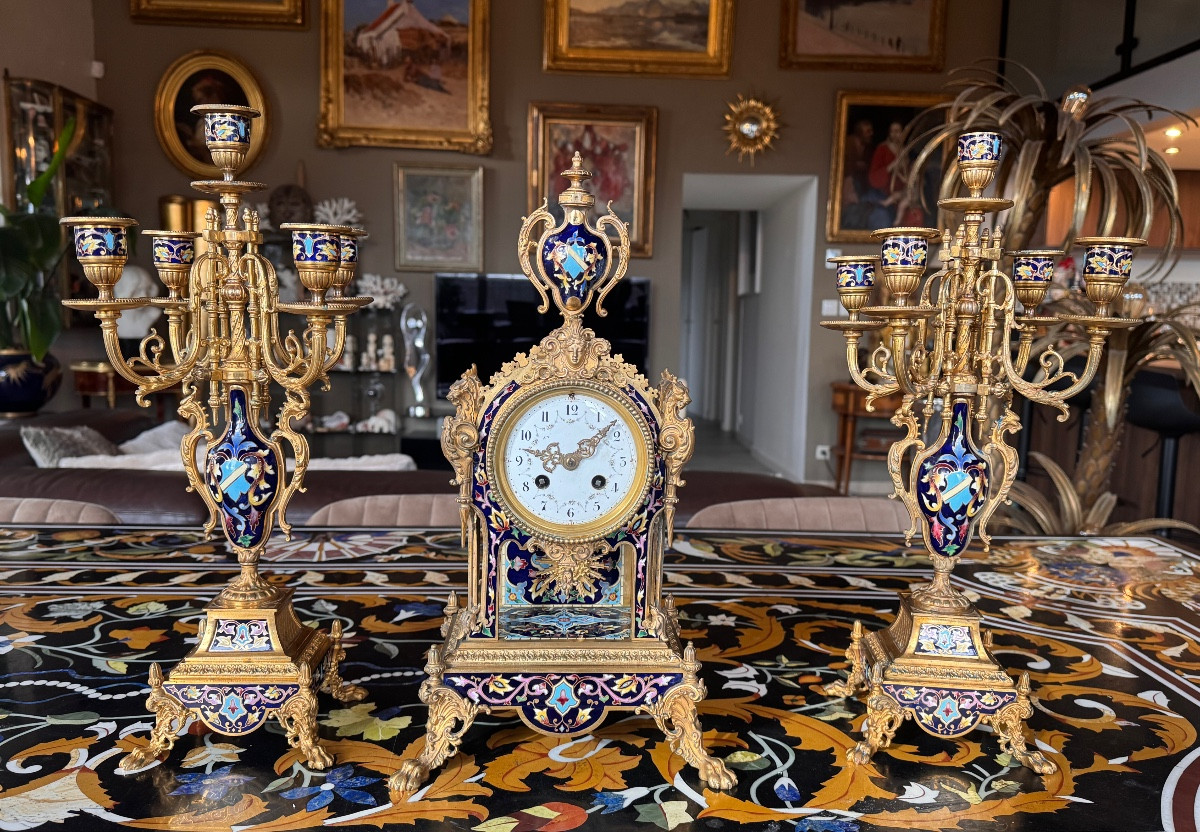 Garniture de cheminée Napoléon III en bronze doré et émaux cloisonnés – XIXe siècle  