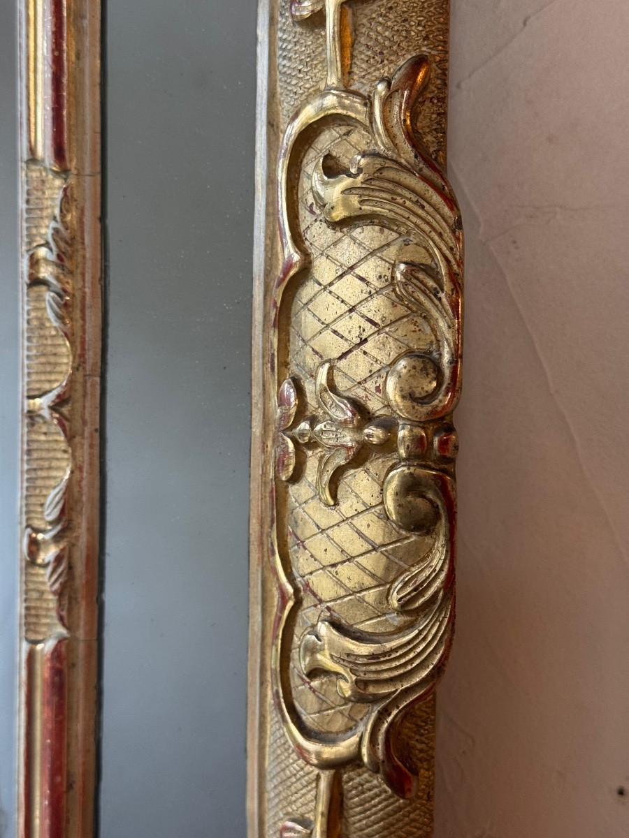 Glace en bois sculpté et doré d’époque Régence – Début XVIIIe siècle -photo-2