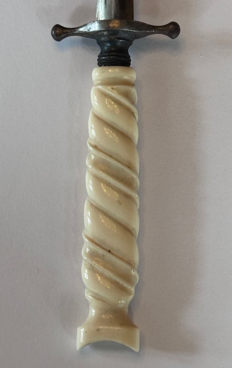 Dagger Known As “of Virtue” – Handle In Twisted Marine Ivory – 19th Century.-photo-2