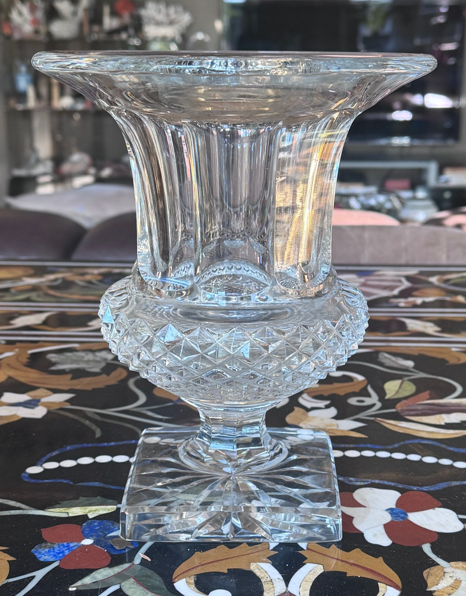 Vase de forme Médicis en cristal taillé de Cristallerie Saint-Louis  