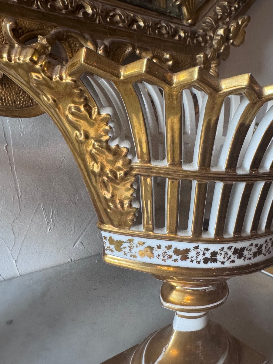 Garniture de cheminée d’époque Empire en porcelaine de Paris, décor or fin .-photo-4