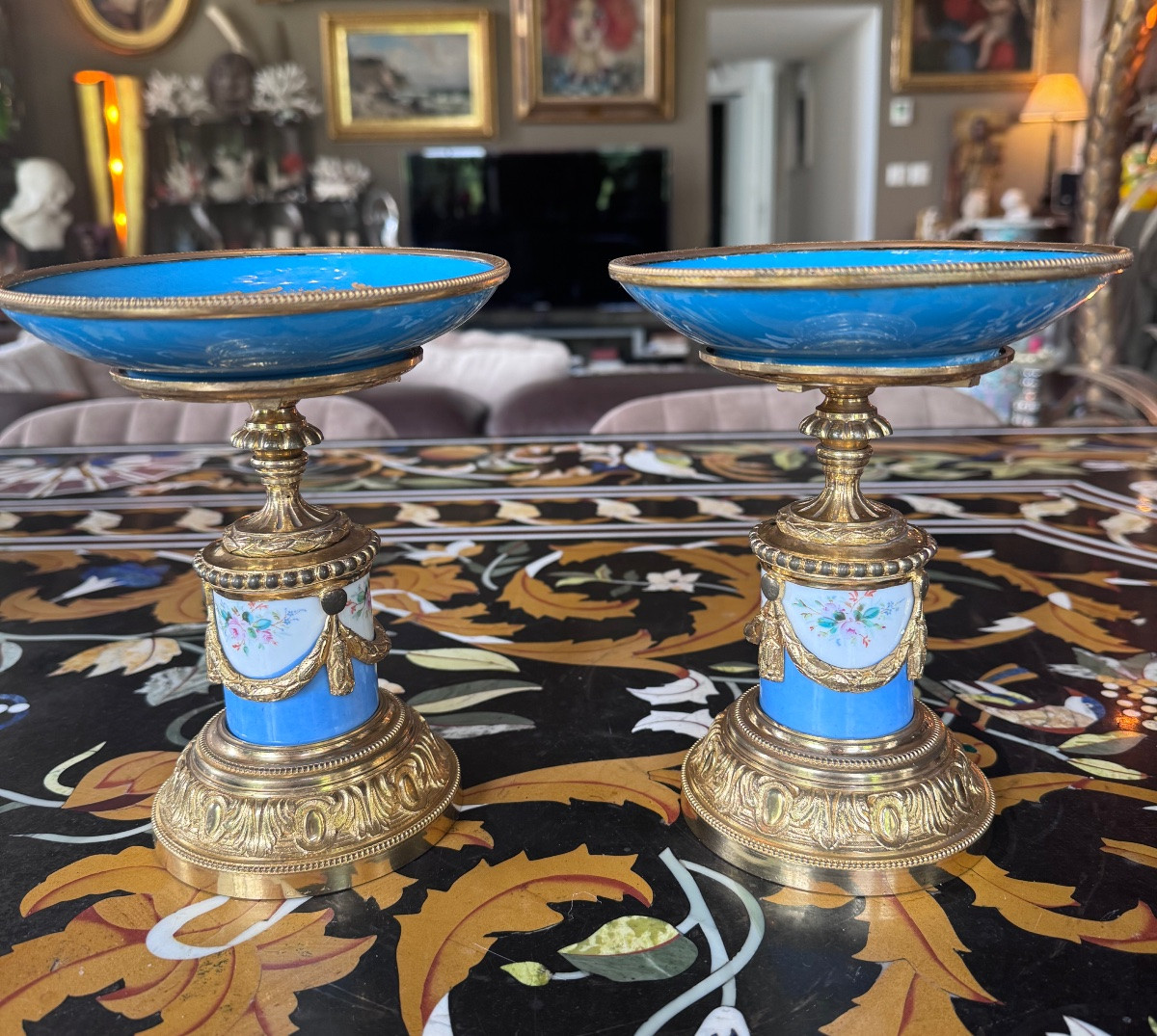 Paire de cassolettes en porcelaine de Paris et bronze doré Époque Napoléon III .-photo-1
