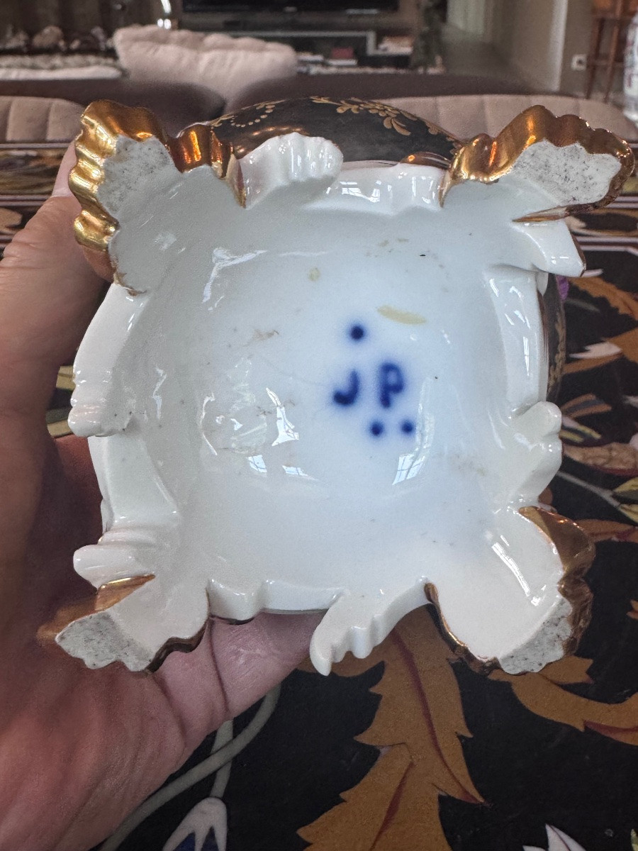 Bouquetière en porcelaine, Jacob Petit (1796–1868), XIXe siècle .-photo-1