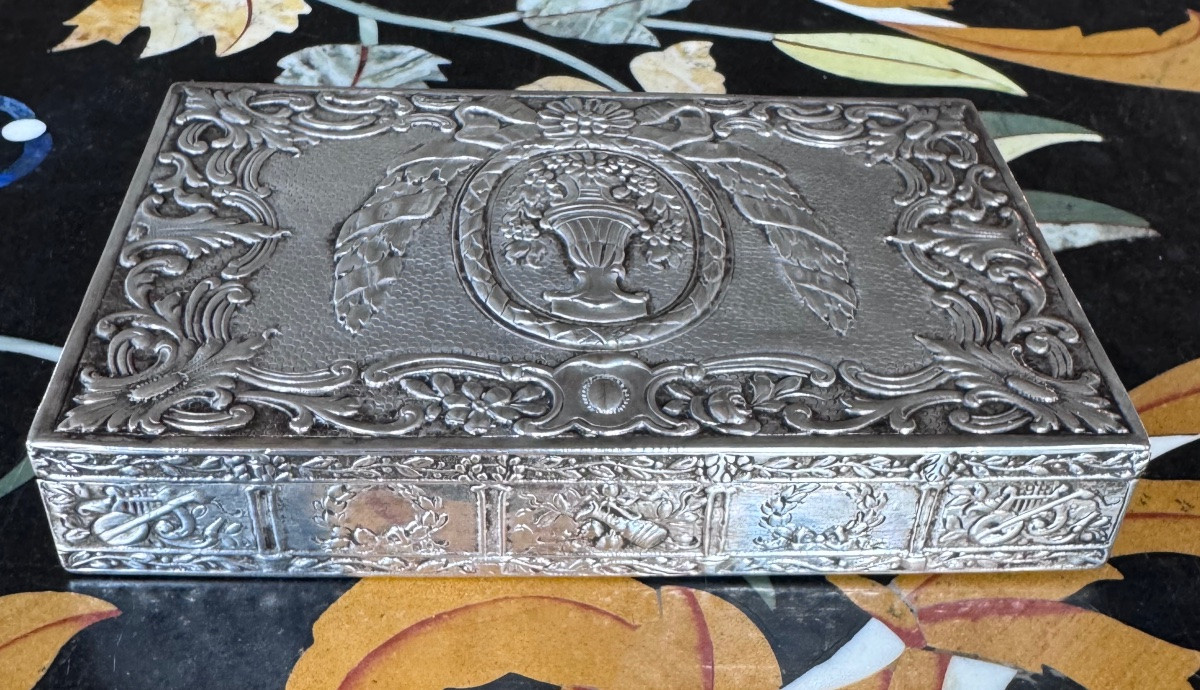 Boîte en argent massif (800 millièmes), de style Louis XVI .-photo-2